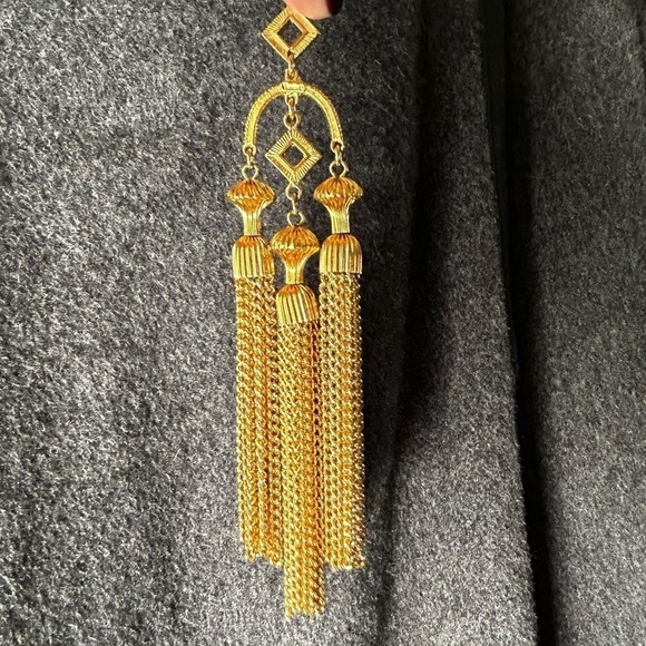 Vintage TRIFARI Gold Tri-Pendant Necklace - Picture 3 of 7